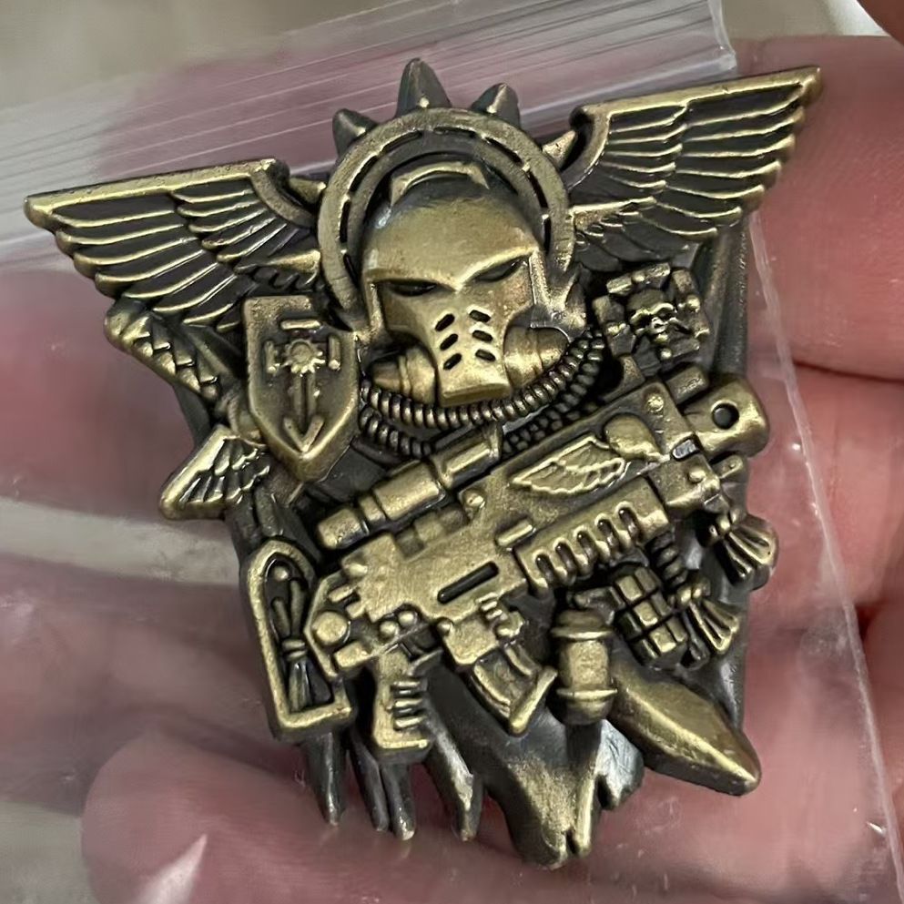 เข็มกลัดรูปหมวกนักรบโบราณสีเทา - Vintage Collectible Guns บทวิจารณ์และราคา
