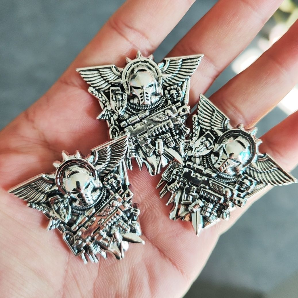 เข็มกลัดรูปหมวกนักรบโบราณสีเทา - Vintage Collectible Guns บทวิจารณ์และราคา